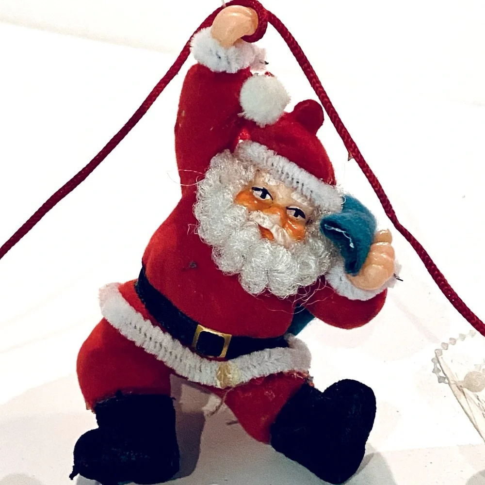 VINTAGE STRING GARLAND SIX 4” FELT SANTA CLAUSE CHRISTMAS TREE MANTLE DECORATION